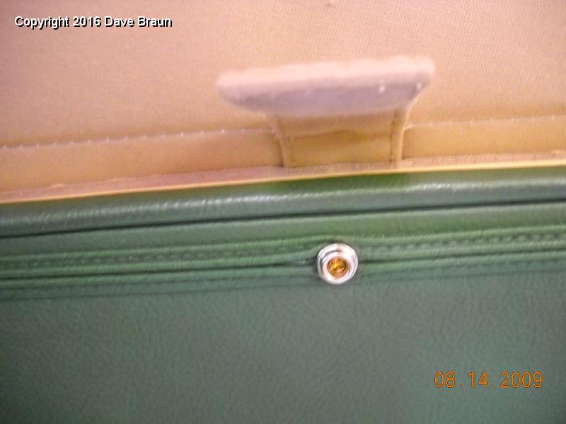 MGTD15470/Weather Equipment/Side Curtains/Front side curtain snaps 02